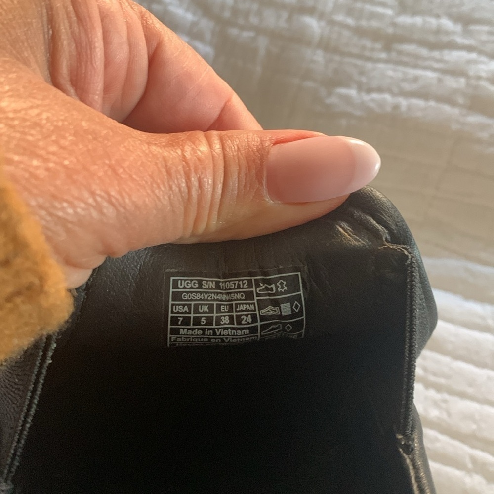 Ugg - Picture 5 of 5